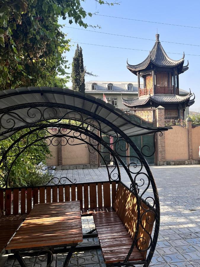 Alisher Hotel ドゥシャンベ エクステリア 写真