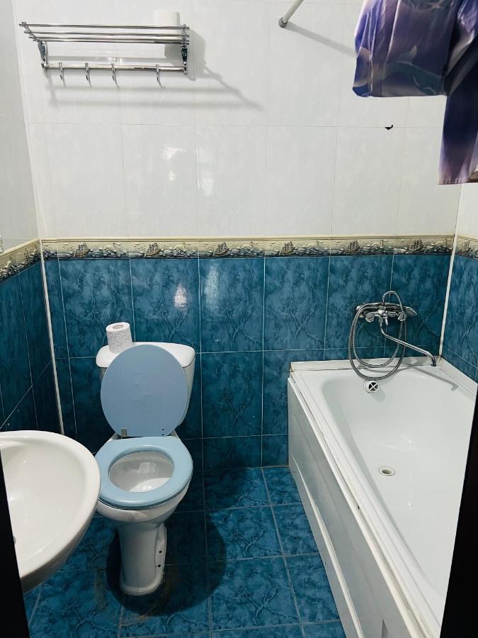 Alisher Hotel ドゥシャンベ エクステリア 写真